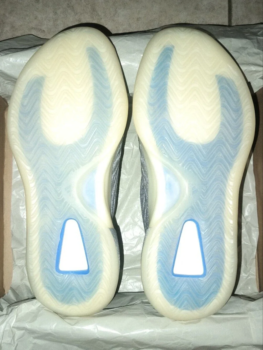 Adidas Yeezy QNTM Mono Carbon Size 10 M Slate Blue and Light Gray Brand New